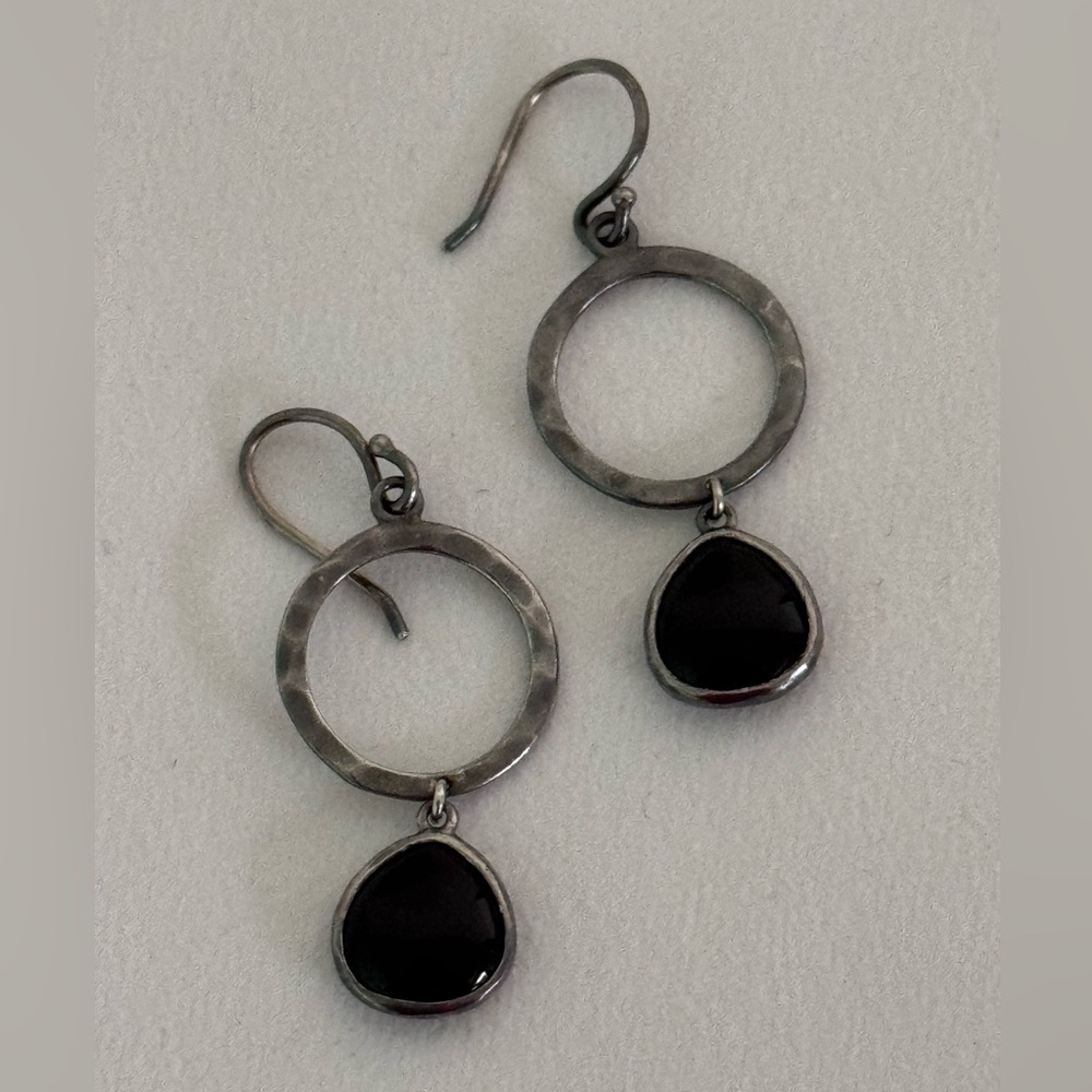 Silpada Dark Halo 925 Silver Hammered Hoop Earrings w/Black Agate Drops